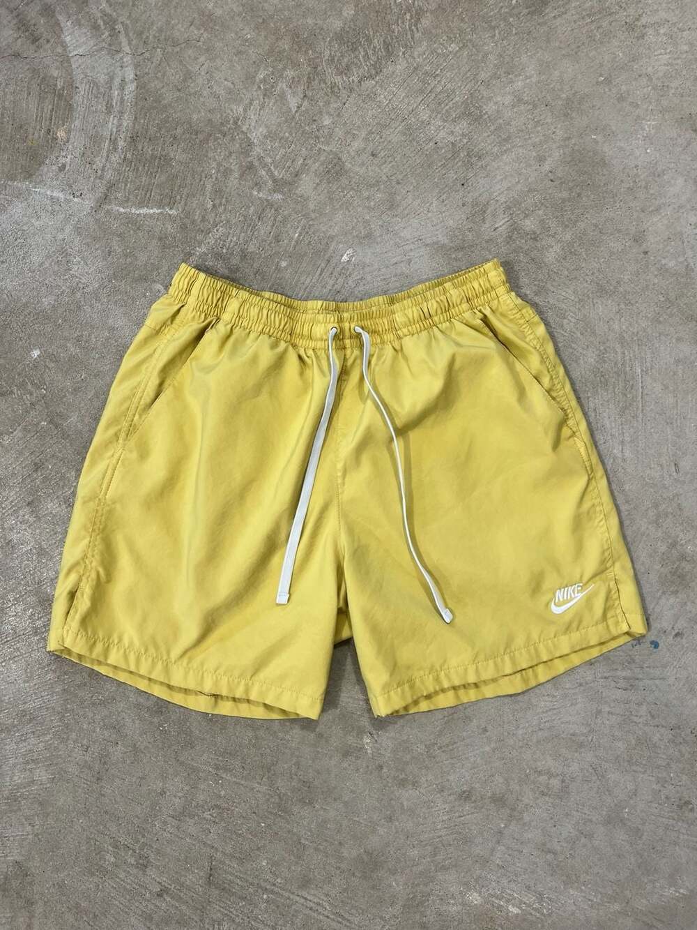 Nike Sportswear Woven Lined Flow Shorts Yellow Size Large